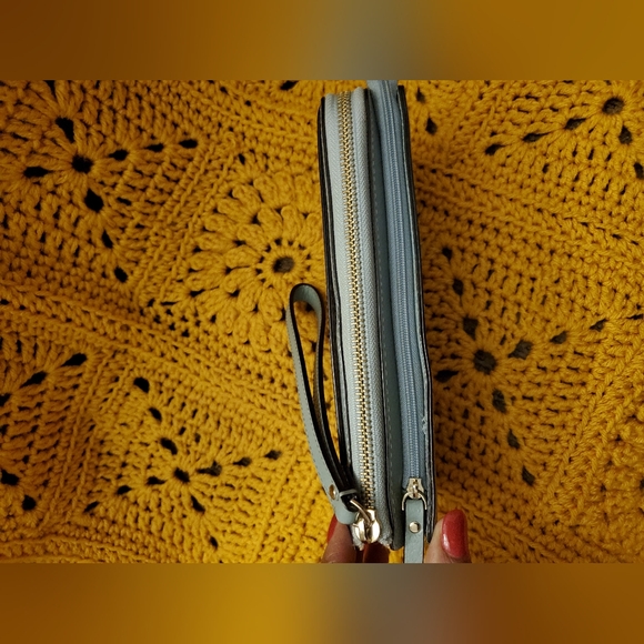 Kate Spade wallet wristlet EUC - Picture 3 of 10